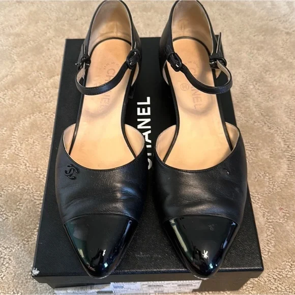 CHANEL Black Leather Flats with Glossy Toe Cap - Picture 1 of 9